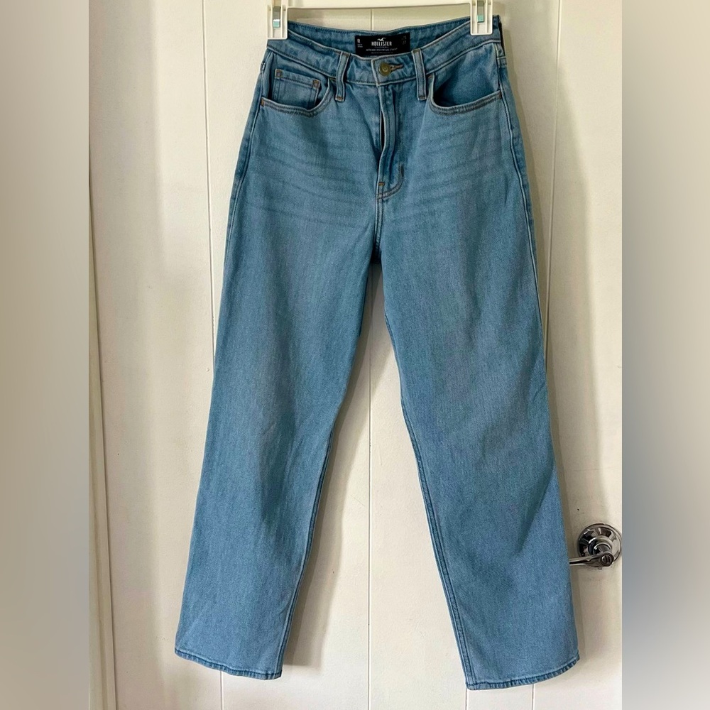 Hollister Ultra High Rise 90s Vintage Straight Leg Blue Jeans Light Wash